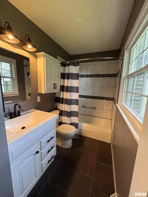 Bath - 834 E Franklin St, Macomb, IL 61455 photo 1 of 2