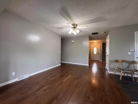 Living - 834 E Franklin St, Macomb, IL 61455 photo 5 of 6