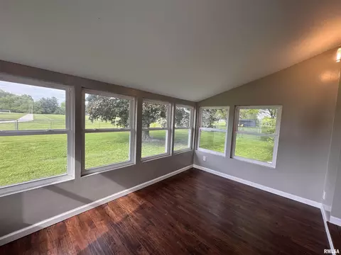 Exterior - 834 E Franklin St, Macomb, IL 61455 photo 3 of 7