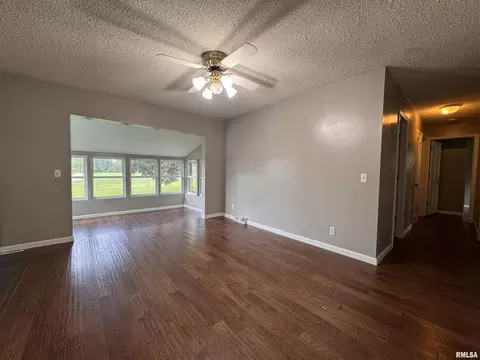Living - 834 E Franklin St, Macomb, IL 61455 photo 4 of 6