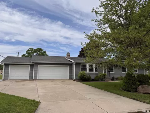 Exterior - 834 E Franklin St, Macomb, IL 61455 photo 7 of 7