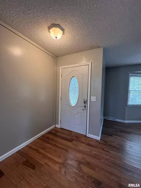 Entry Way - 834 E Franklin St, Macomb, IL 61455 photo 1 of 1