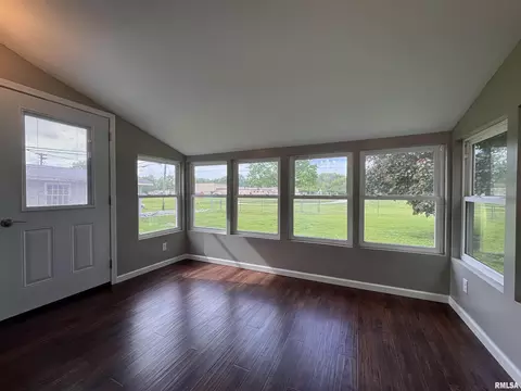 Exterior - 834 E Franklin St, Macomb, IL 61455 photo 2 of 7