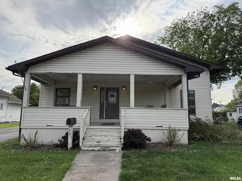 301 N Victor St, Christopher, IL 62822