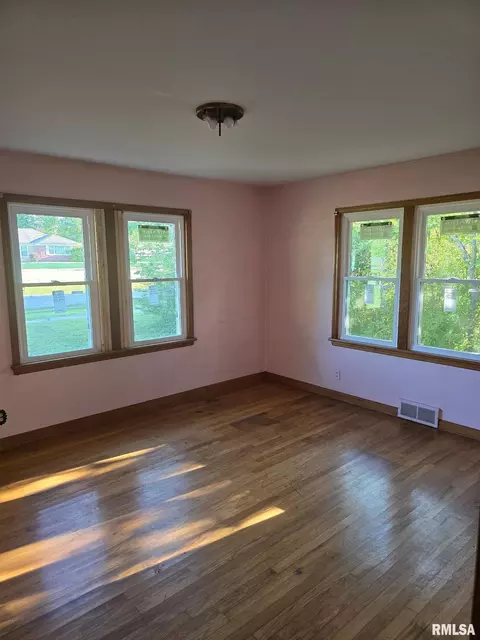 Bedroom - 503 Bainbridge Rd, Marion, IL 62959 photo 4 of 5