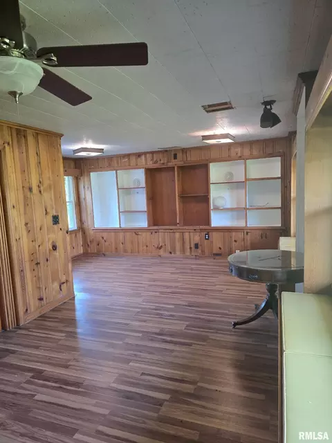 Living - 503 Bainbridge Rd, Marion, IL 62959 photo 3 of 7