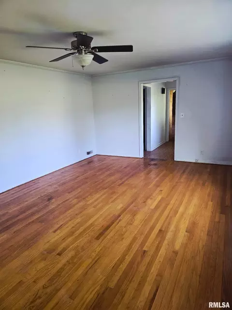 Living - 503 Bainbridge Rd, Marion, IL 62959 photo 5 of 7