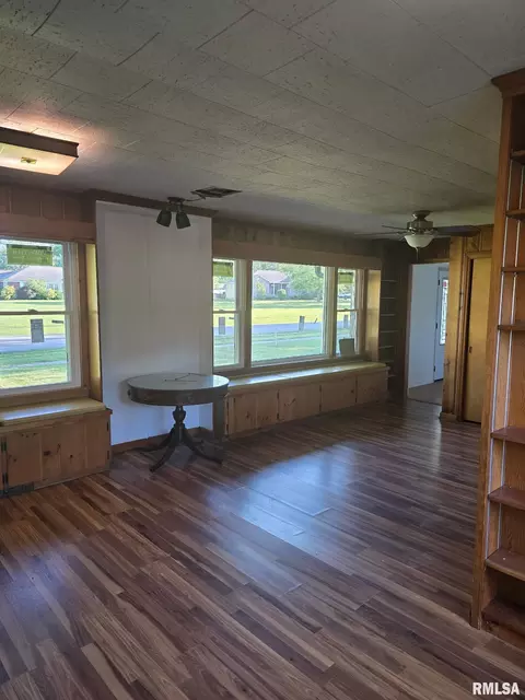 Living - 503 Bainbridge Rd, Marion, IL 62959 photo 1 of 7
