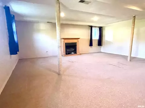 Living - 5121 S Sir Lionel Ct, Mapleton, IL 61547 photo 4 of 5