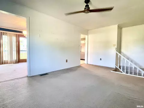 Living - 5121 S Sir Lionel Ct, Mapleton, IL 61547 photo 1 of 5