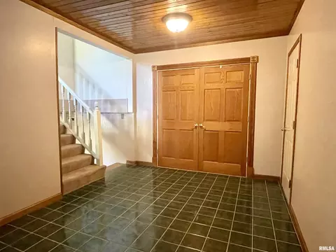 Entry Way - 5121 S Sir Lionel Ct, Mapleton, IL 61547 photo 1 of 2