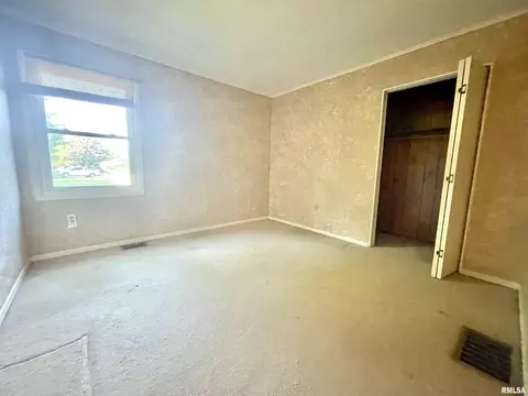 Bedroom - 5121 S Sir Lionel Ct, Mapleton, IL 61547 photo 3 of 4