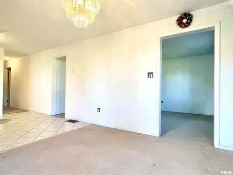 Living - 5121 S Sir Lionel Ct, Mapleton, IL 61547 photo 3 of 5