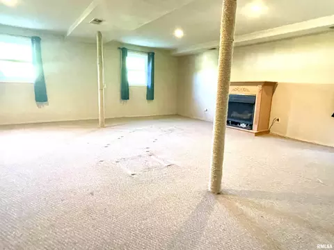 Living - 5121 S Sir Lionel Ct, Mapleton, IL 61547 photo 5 of 5