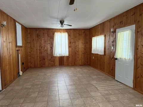 Living - 1478 E Chestnut St, Canton, IL 61520 photo 4 of 9