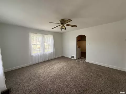 Living - 1478 E Chestnut St, Canton, IL 61520 photo 7 of 9