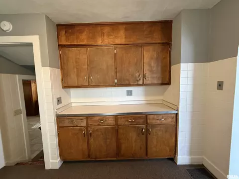 Kitchen - 1478 E Chestnut St, Canton, IL 61520 photo 3 of 4