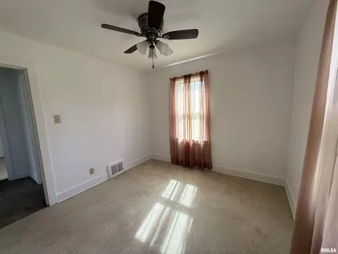 Bedroom - 1478 E Chestnut St, Canton, IL 61520 photo 2 of 4