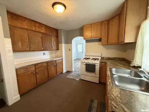 Kitchen - 1478 E Chestnut St, Canton, IL 61520 photo 1 of 4