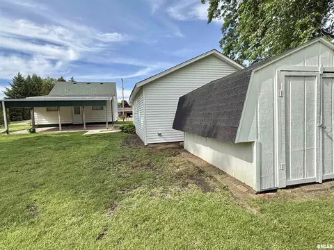 Exterior - 1478 E Chestnut St, Canton, IL 61520 photo 7 of 9