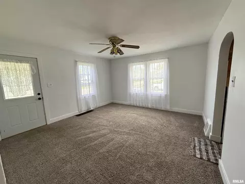 Living - 1478 E Chestnut St, Canton, IL 61520 photo 9 of 9