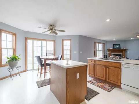 Kitchen - 2215 County Road 600 N Rd, Secor, IL 61771 photo 6 of 12