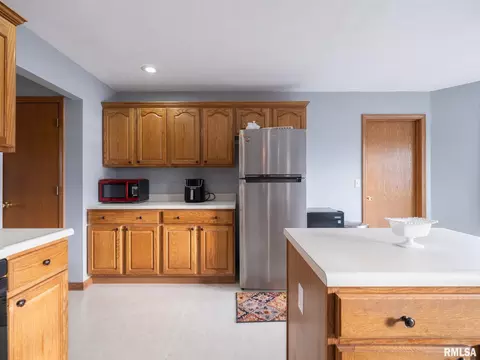 Kitchen - 2215 County Road 600 N Rd, Secor, IL 61771 photo 4 of 12