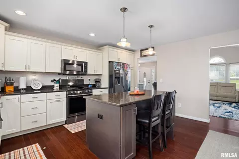 Kitchen - 5 Osprey Ct, Pekin, IL 61554 photo 3 of 5