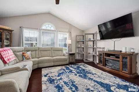 Living - 5 Osprey Ct, Pekin, IL 61554 photo 1 of 1