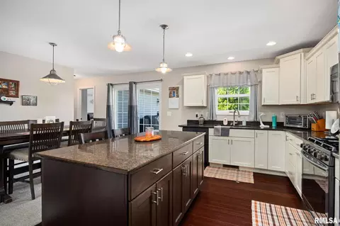 Kitchen - 5 Osprey Ct, Pekin, IL 61554 photo 2 of 5