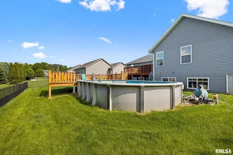 Exterior - 5 Osprey Ct, Pekin, IL 61554 photo 7 of 15