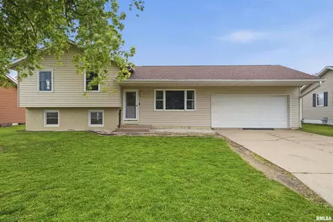 2702 S Skyway Rd, Peoria, IL 61607