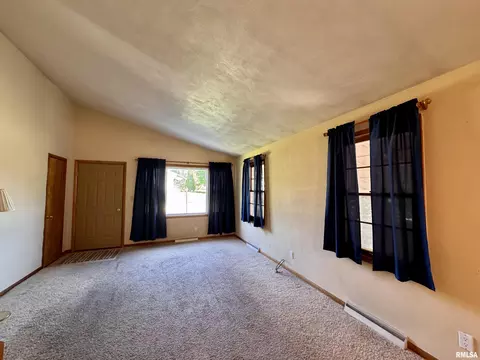 Living - 439 E Yeiser St, Macomb, IL 61455 photo 1 of 5