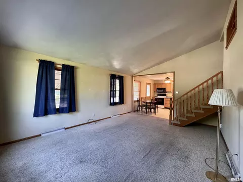 Living - 439 E Yeiser St, Macomb, IL 61455 photo 3 of 5