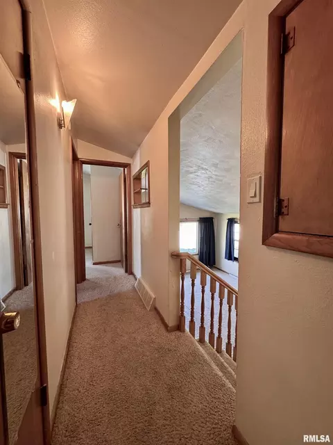 Entry Way - 439 E Yeiser St, Macomb, IL 61455 photo 1 of 1