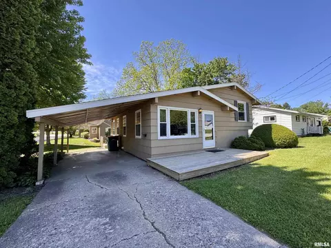 439 E Yeiser St, Macomb, IL 61455