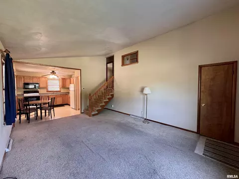 Living - 439 E Yeiser St, Macomb, IL 61455 photo 4 of 5