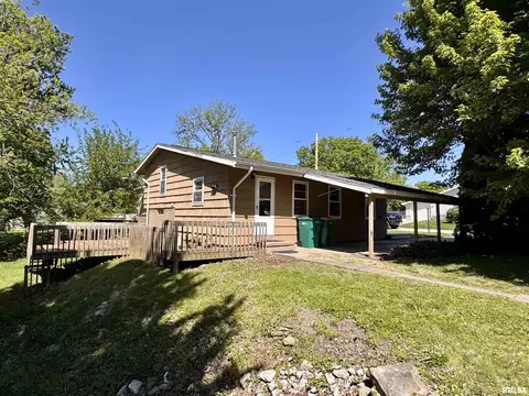 Exterior - 439 E Yeiser St, Macomb, IL 61455 photo 1 of 5