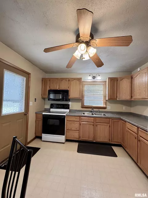 Kitchen - 439 E Yeiser St, Macomb, IL 61455 photo 4 of 5