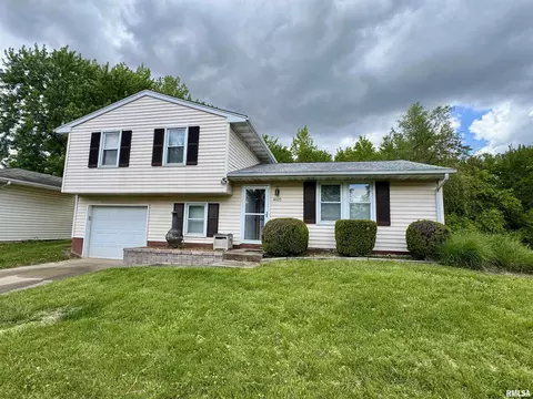 4601 W Andover Dr, Peoria, IL 61615
