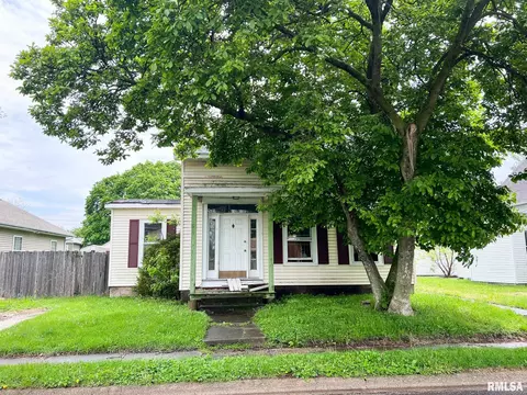 111 S Elm St, Washington, IL 61571