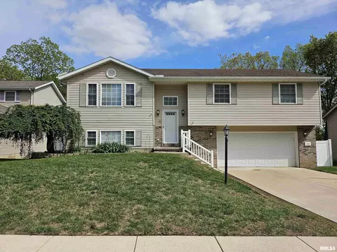 111 Patriot Dr, East Peoria, IL 61611