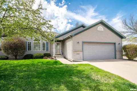 2122 W Jubilee Ln, Dunlap, IL 61525