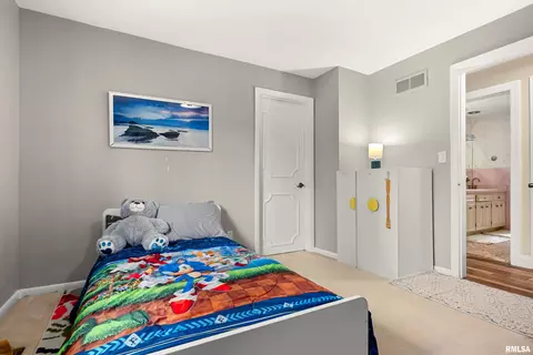 Bedroom - 210 E Morningside Dr, Peoria, IL 61614 photo 5 of 11