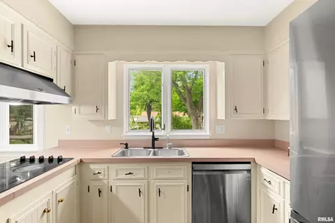 Kitchen - 210 E Morningside Dr, Peoria, IL 61614 photo 5 of 5