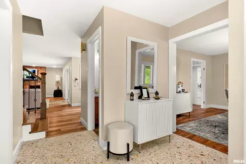 Entry Way - 210 E Morningside Dr, Peoria, IL 61614 photo 2 of 4