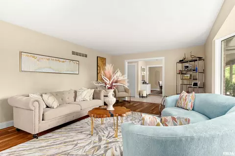 Living - 210 E Morningside Dr, Peoria, IL 61614 photo 4 of 8