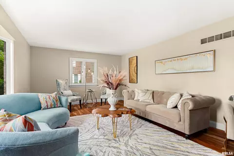 Living - 210 E Morningside Dr, Peoria, IL 61614 photo 3 of 8