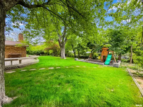 Exterior - 210 E Morningside Dr, Peoria, IL 61614 photo 7 of 11