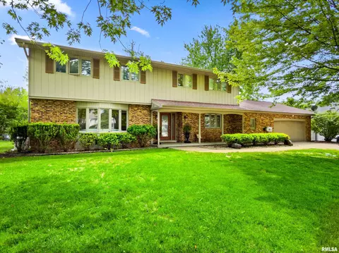 Exterior - 210 E Morningside Dr, Peoria, IL 61614 photo 2 of 11